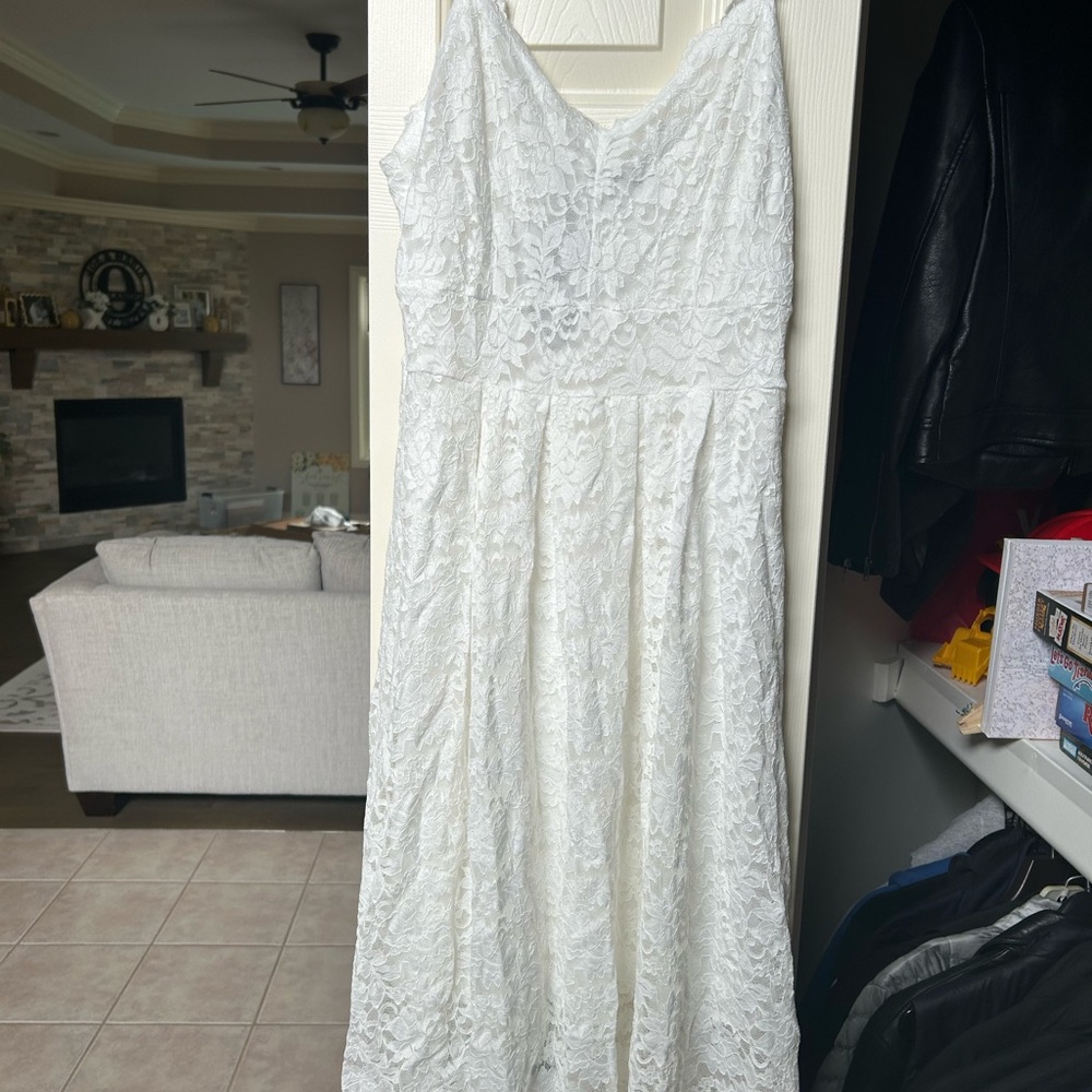White V-Neck Sleeveless Wedding Gown